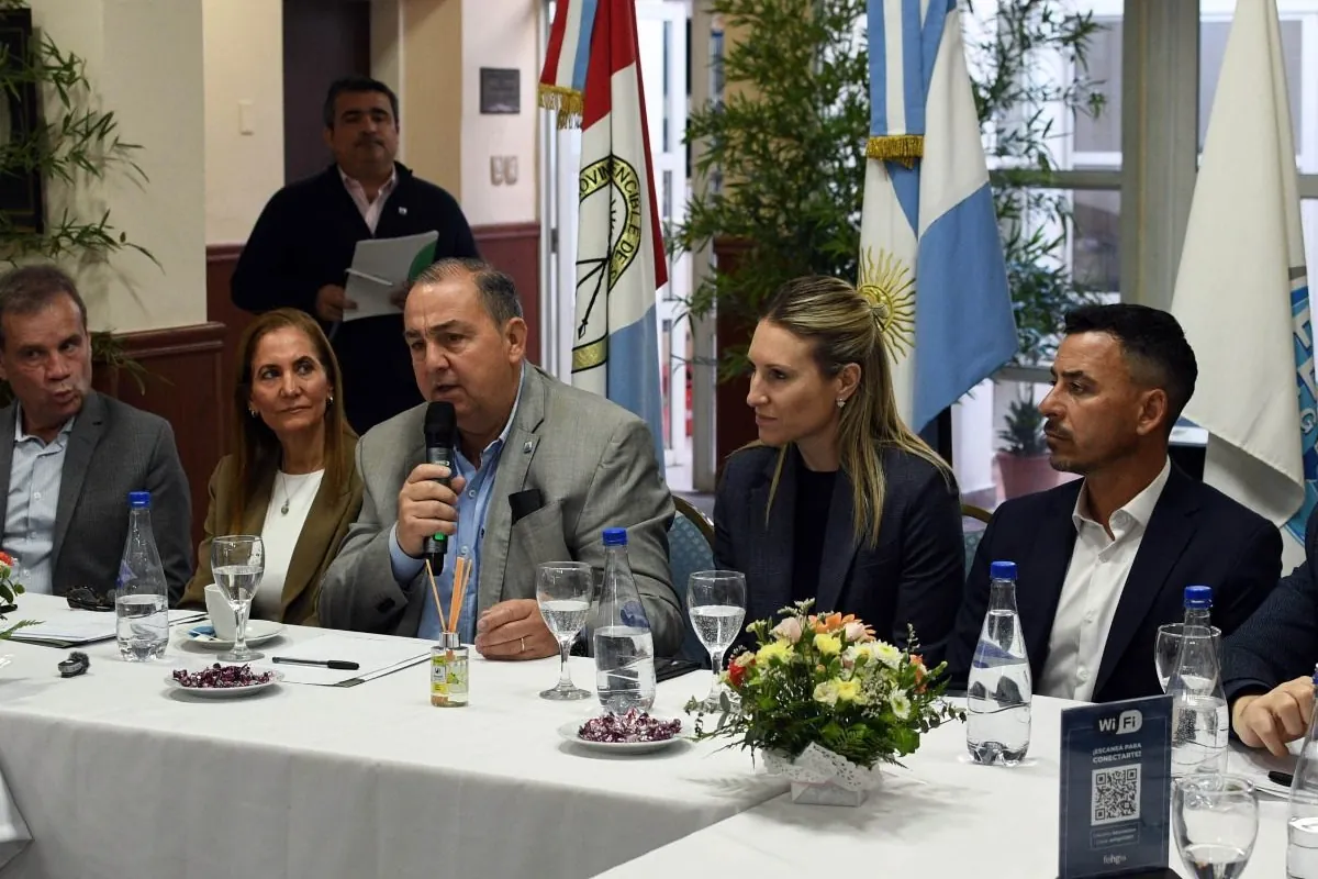 Intendente de la ciudad de Santa Fe, Juan Pablo Poletti, preside la mesa de balance en Asociación Hotelera